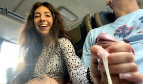 الاستمناء بيد مراهقة هو امر ممتع سكس في الاتوبيس