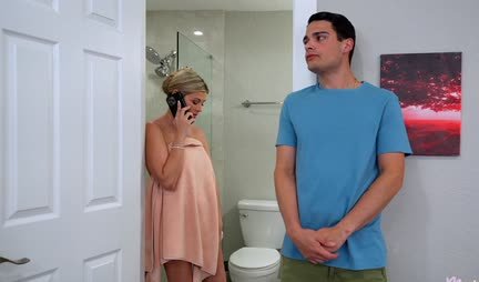 بينما كان والدة خارج المنزل قرر ممارسة الجنس مع امه سكس امهات نار
